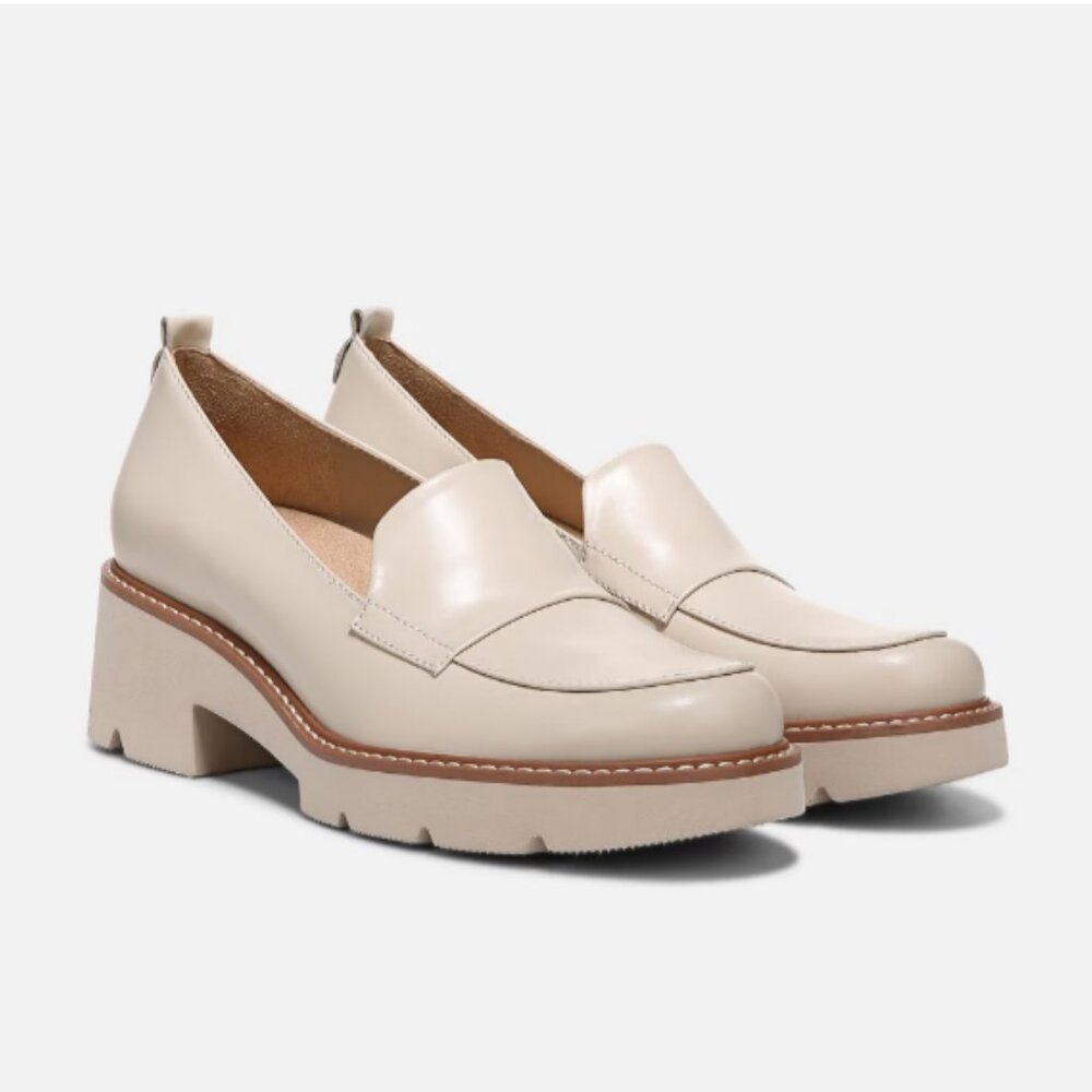 Naturalizer Darry Cream Lug Sole Loafers 11W